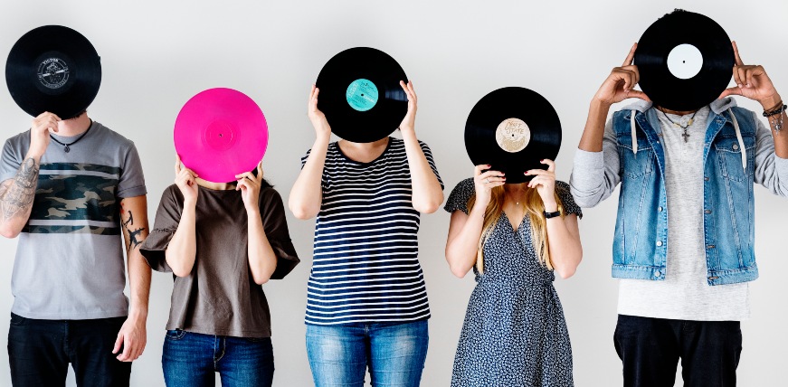 Contratos, cesión de derechos y licencias 1 Contratos, cesión de derechos y licencias